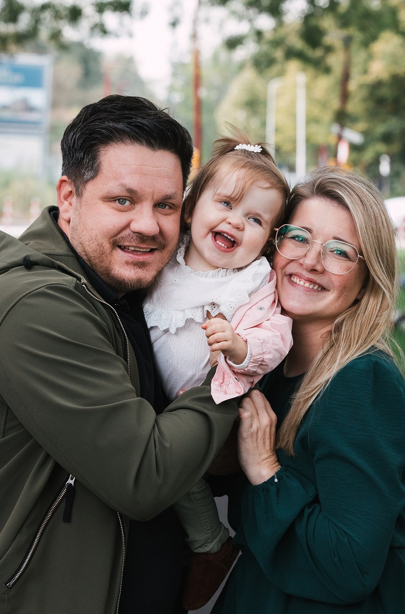 HMSN staat voor: hereditaire motorische sensorische neuropathie. Als draagster heeft Michelle vijftig procent kans de ziekte over te dragen. “We hebben laten onderzoeken op welk chromosoom de ziekte zich bevindt en hoe deze zich uit. Hieruit kwam naar voren dat de kans groot is dat de ziekte zich bij een kind op dezelfde manier uit als bij mij. Dat gaf voor mij en mijn partner Michael de doorslag. Dat willen we ons kind niet aandoen.”